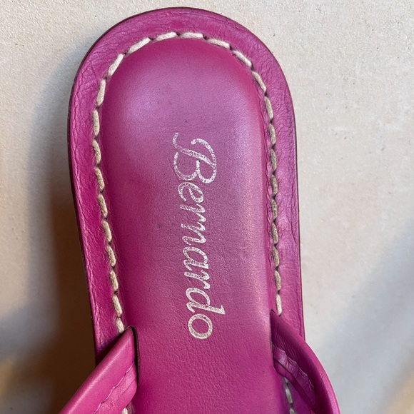 BERNARDO Pink Leather Flip Flop Sandals Hand Woven Raffia Flower 7M Spain Cute! - Picture 8 of 12